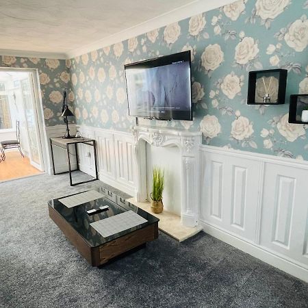 Alder House - A Modern Vibrant 4 Bedroom House Marston Green Esterno foto