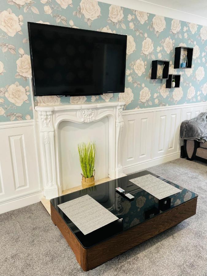 Alder House - A Modern Vibrant 4 Bedroom House Marston Green Esterno foto