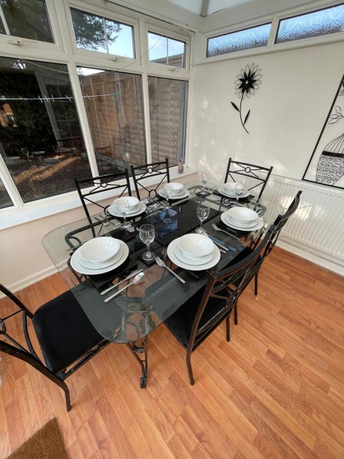 Alder House - A Modern Vibrant 4 Bedroom House Marston Green Esterno foto