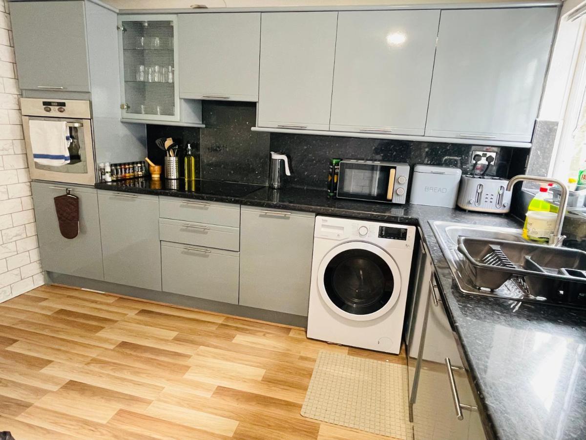 Alder House - A Modern Vibrant 4 Bedroom House Marston Green Esterno foto