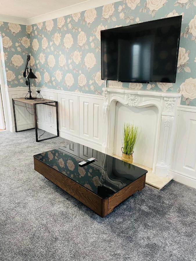 Alder House - A Modern Vibrant 4 Bedroom House Marston Green Esterno foto